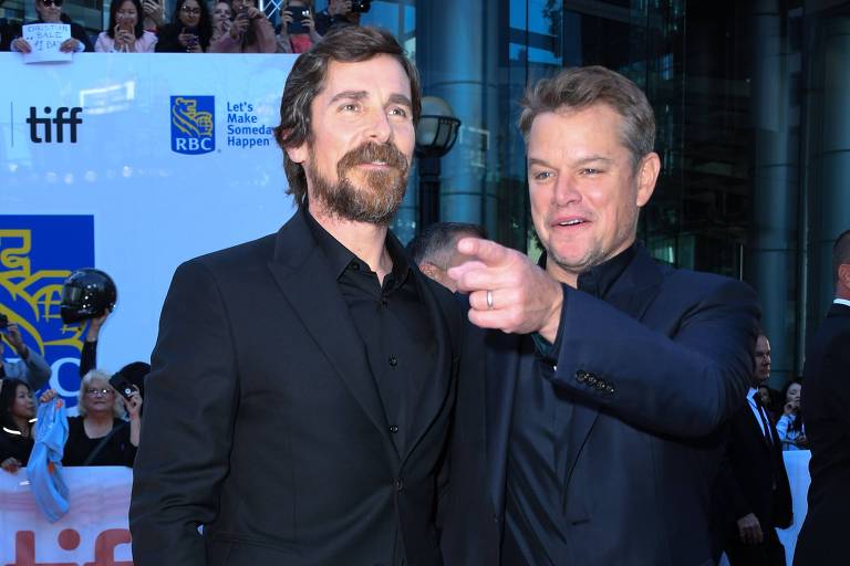Christian Bale (à esq.) e Matt Damon em pré-estreia de "Ford v Ferrari" no Festival de Toronto
