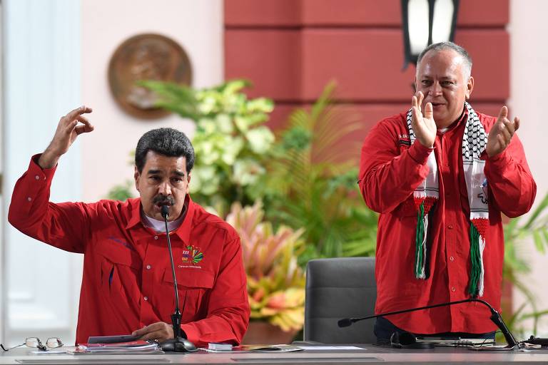 O ditador Nicolás Maduro (esq.) ao lado do número dois do regime, o presidente da Assembleia Constituinte, Diosdado Cabello