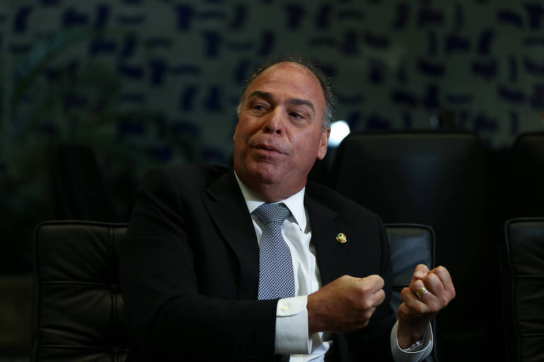 O senador Fernando Bezerra Coelho (MDB-PE) durante entrevista à Folha em seu gabinete em Brasília (DF)