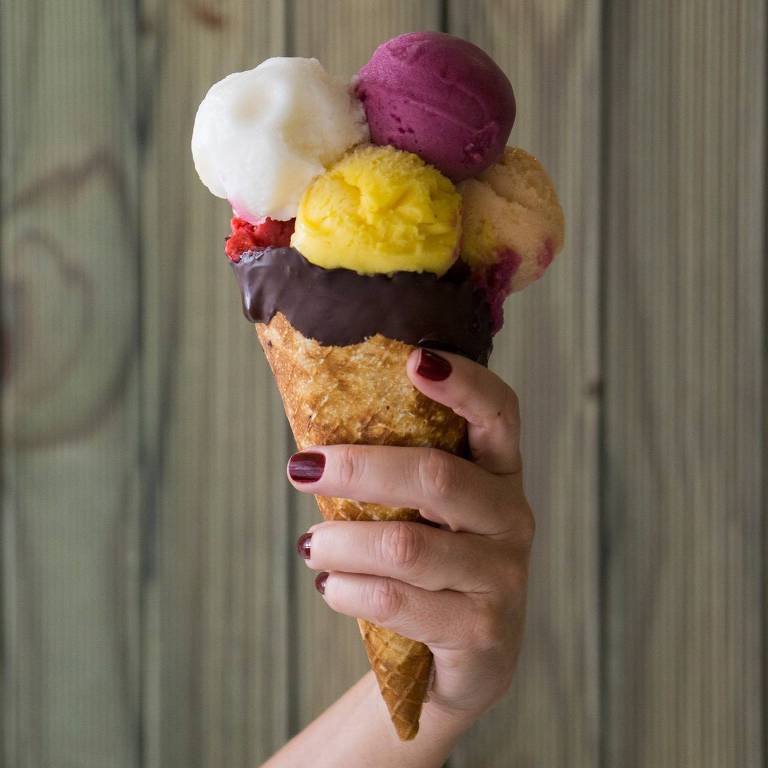 Para celebrar o Dia Nacional do Sorvete (23/9), a sorveteria Da Pá Virada oferece uma "cascona" com sete bolas de sorvete por R$ 18
