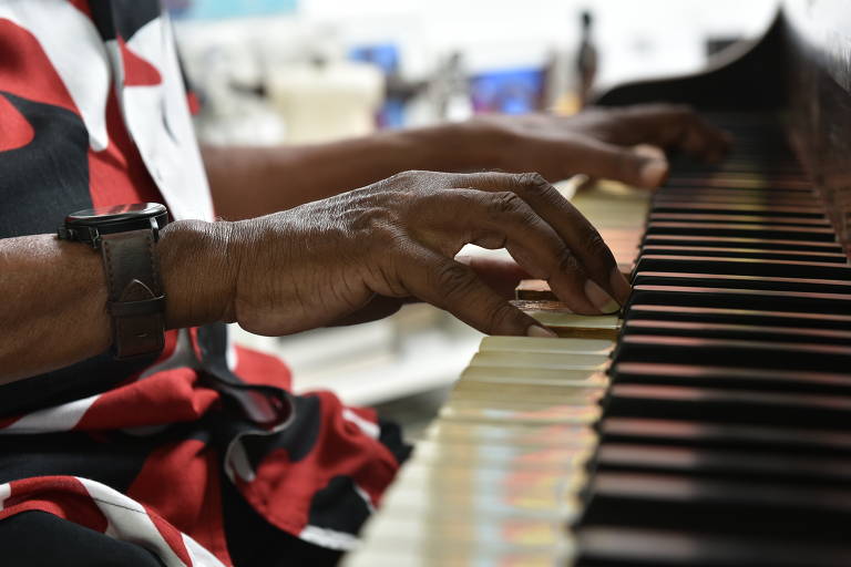 O cantor Milton Nascimento durante entrevista para a coluna Mônica Bergamo em sua casa, em Juiz de Fora (MG), em setembro de 2019