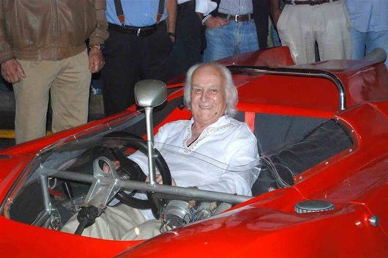 O designer de carros, Anísio Campos (1933-2019)