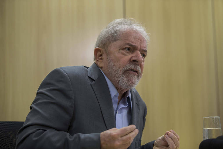 O ex-presidente Lula concede entrevista exclusiva à Folha e ao jornal El País, em Curitiba