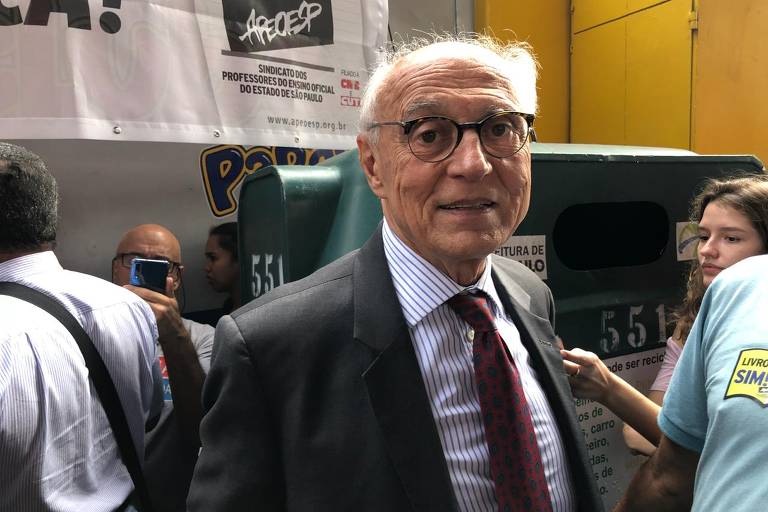 O vereador Eduardo Suplicy (PT) em protesto contra cortes na educação, em maio de 2019.