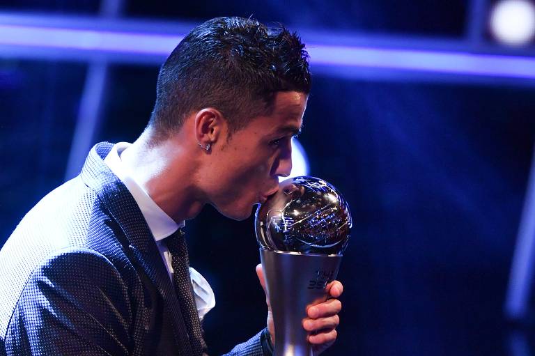 Dominado por CR7 e Messi, Fifa elege melhor jogador do mundo de