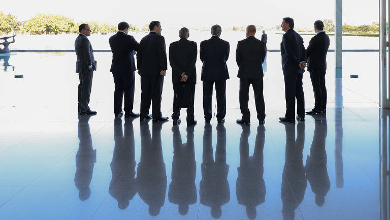 Os ministros da Casa Civil, da Economia e do GSI e os presidentes da república, do Senado, da Câmara e do STF. Em maio, Toffoli assinou um pacto com o Planalto e o Congresso em resposta a demandas de manifestações de rua que atacaram o Legislativo e o Judiciário. Segundo críticos, ele não deveria se envolver na defesa dessas medidas por, eventualmente, ter que julgá-las