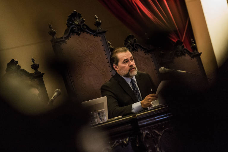 Em outubro de 2018, já na presidência do STF, Toffoli se envolveu em uma polêmica. Em um debate na USP, onde se formou, sobre os 30 anos da Constituição de 1988, ele afirmou que preferia chamar o golpe militar de "movimento de 1964". A fala gerou uma nota de repúdio do Centro Acadêmico 11 de Agosto, em que o ministro atuava quando estava na universidade