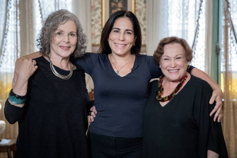 Irene Ravache, Nicette Bruno e Gloria Pires, na casa da Lola (Gloria Pires), de "Éramos Seis", novela das seis que estreia na próxima segunda-feira (30)
