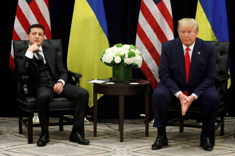 Os presidentes de Ucrânia, Volodimir Zelenski, à esq., e EUA, Donald Trump, em entrevista coletiva em Nova York