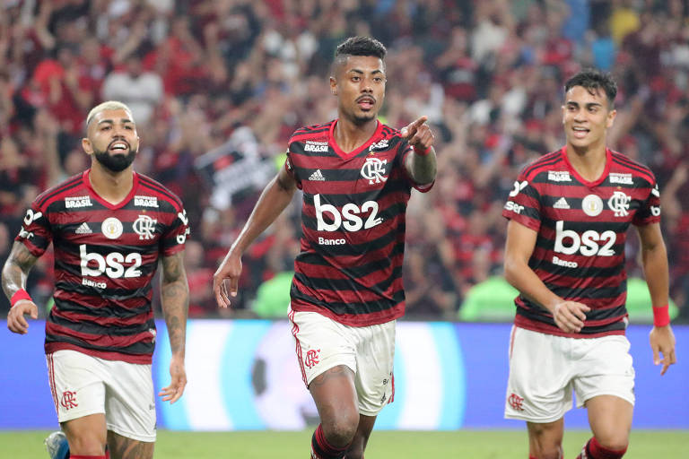 Bruno Henrique comemora após marcar na partida entre Flamengo e Internacional pelo Campeonato Brasileiro