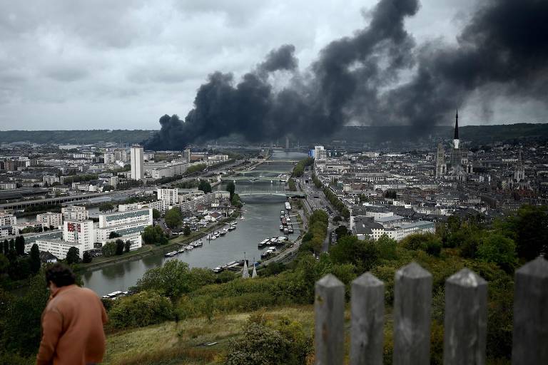 Incêndio em fábrica na França