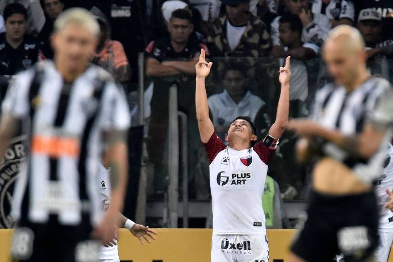 Luis Rodriguez comemora gol do Colón contra o Atlético-MG