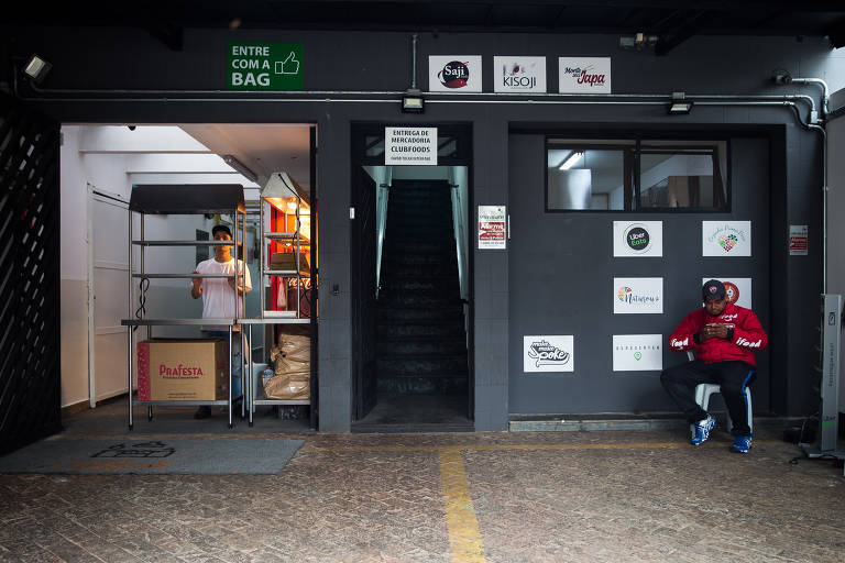 Entrada do HUB CK, que funciona como coworking de cozinhas só para delivery da Uber Eats