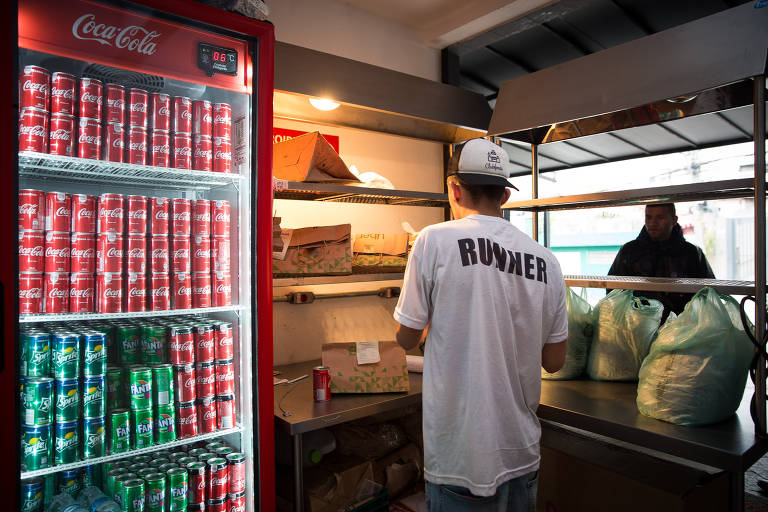 Espaço interno do HUB CK, em Perdizes, que funciona como coworking de cozinhas só para delivery da Uber Eats