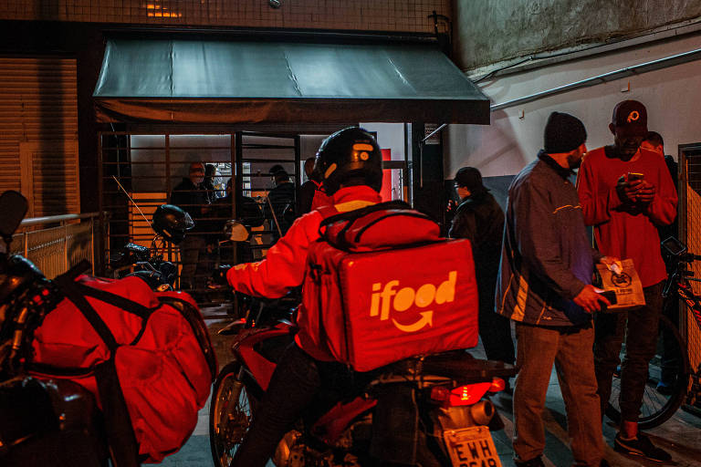 Na Mooca, zona leste de São Paulo, o restaurante Burger X foi aberto pelo dono da rede Burger Lab, com um conceito só para delivery