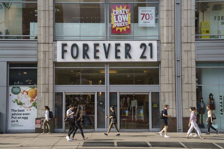 fachada de loja onde se lê Forever 21
