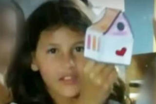 Menina de 9 anos mata colega de 10 a 'mochiladas' e puxões de cabelo, as1