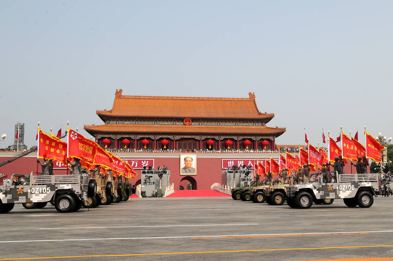 Militares durante desfile realizado em Pequim, na praça da Paz Celestial