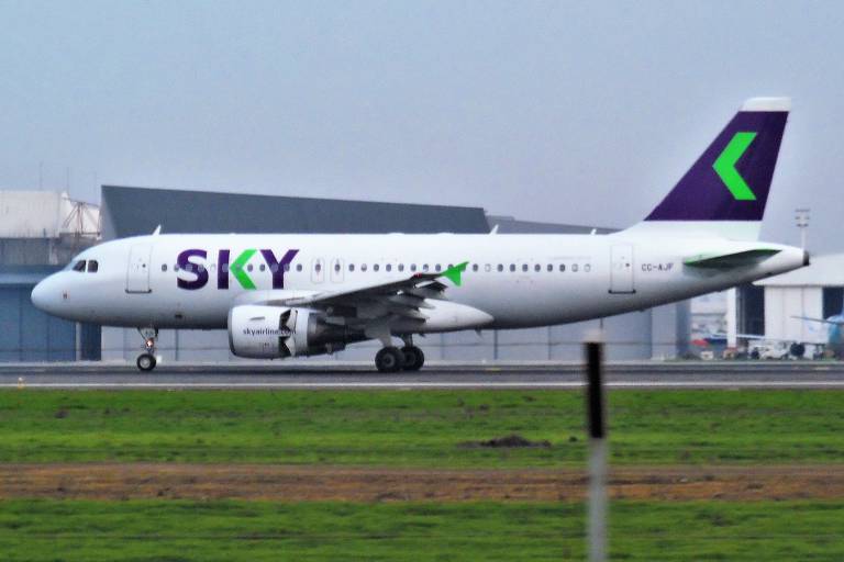 Aeronave da Sky Airline, companhia de baixo custo chilena que atua no Brasil 