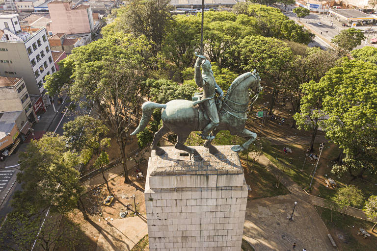 O monumento a Duque de Caxias, na praça Princesa Isabel