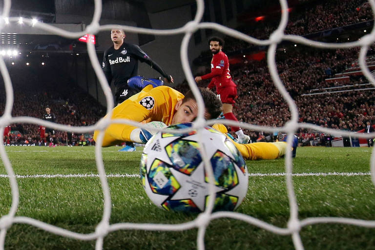 Gol de Mohamed Salah na vitória do Liverpool sobre o Red Bull Salzburg