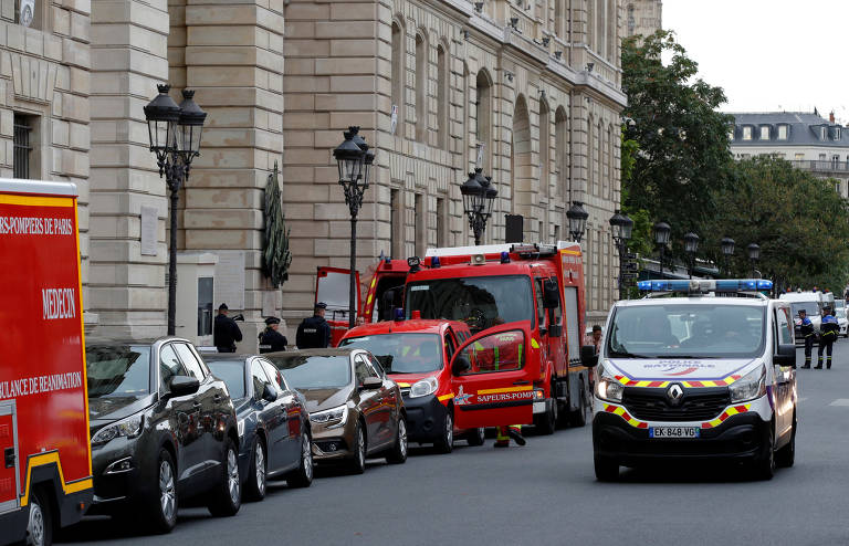 Ataque ao comando da polícia em Paris