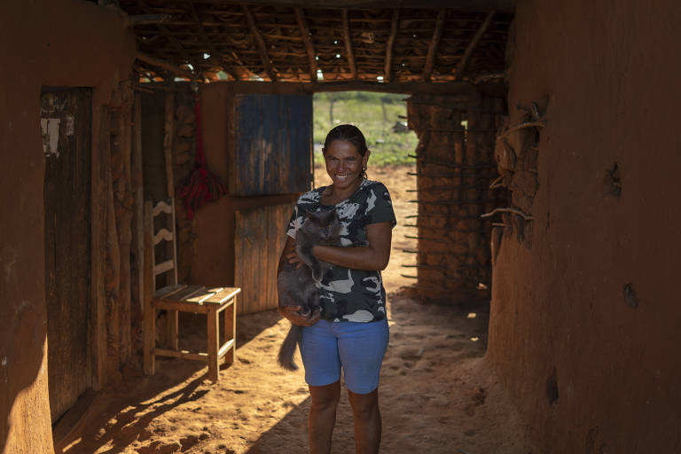 Moradora de Inajá (PE), Lia foi beneficiada pelas ações da organização liderada por Alcione Albanesi, e hoje é voluntária dos Amigos do Bem