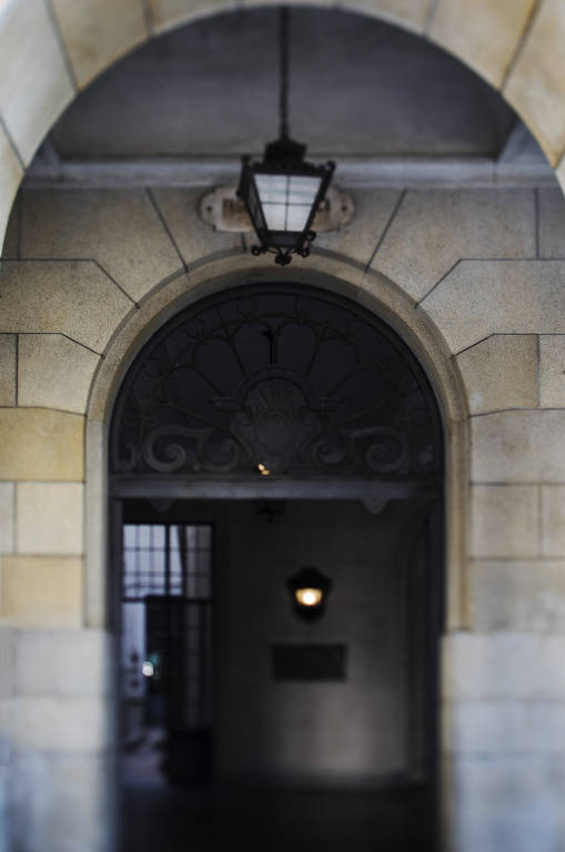 Em 1919, foi a primeira faculdade na América Latina a oferecer atendimento gratuito à população de baixa renda, com a criação do Departamento Jurídico XI de Agosto. Hoje, faz cerca de 300 atendimentos mensais