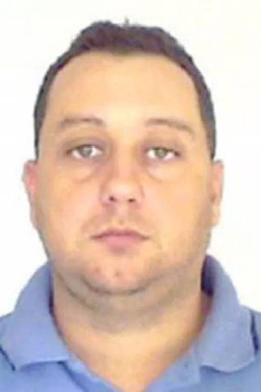 Suspeito de executar o crime: Élcio Queiroz.
Expulso da Polícia Militar, também foi denunciado pelo Ministério Público pelo assassinato de Marielle e Anderson. É suspeito de ter dirigido o carro usado na emboscada contra a vereadora. Assim como Lessa, está preso na Penitenciária Federal de Porto Velho