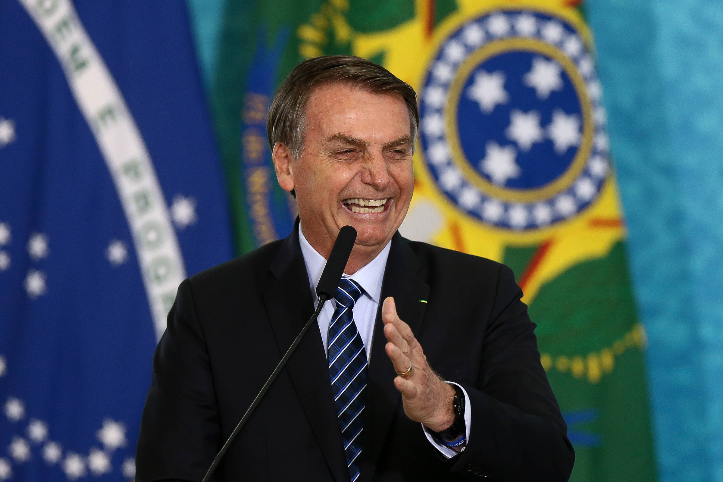 Bolsonaro busca saída jurídica para deixar PSL e evitar cassação de deputados