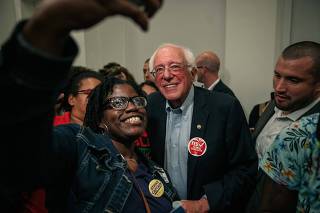Sen. Bernie Sanders Joins Chicago Teachers Union Rally