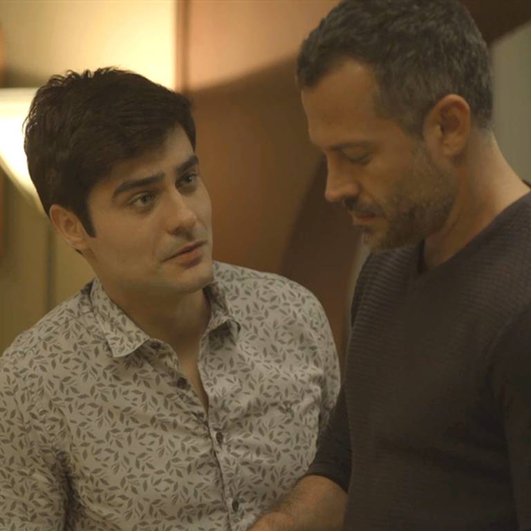 Leandro (Guilherme Leicam) e Agno (Malvino Salvador) em "A Dona do Pedaço"