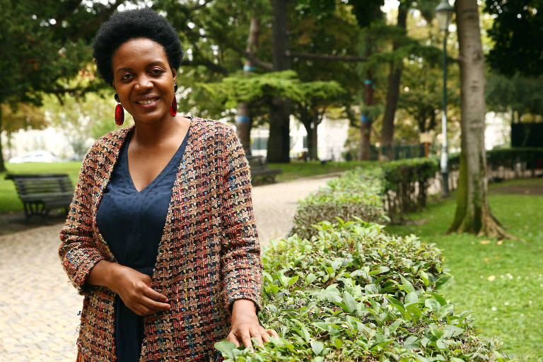 A candidata Joacine Katar Moreira, primeira mulher negra a concorrer ao cargo de primeira-ministra de Portugal
