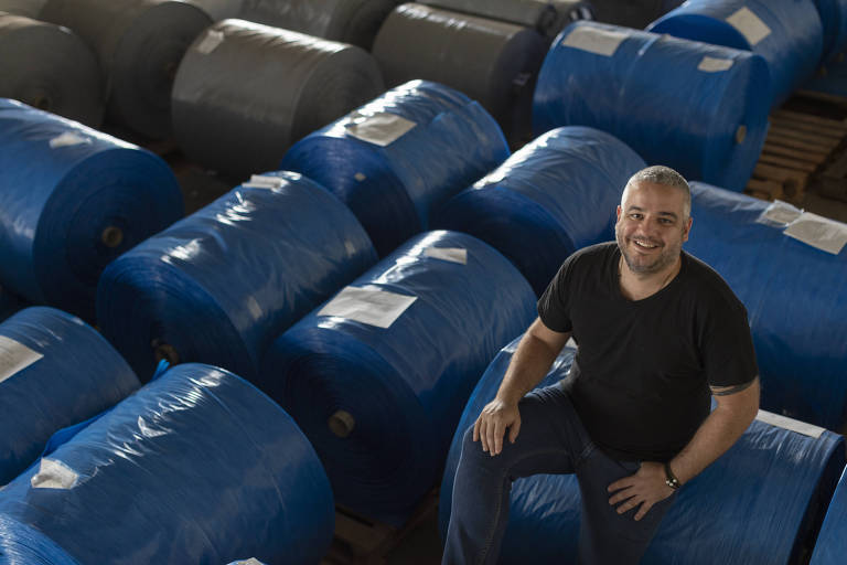 Guilherme Brammer, empreendedor social e diretor executivo da Boomera, posa para foto na fabrica da empresa em Cambé (PR)