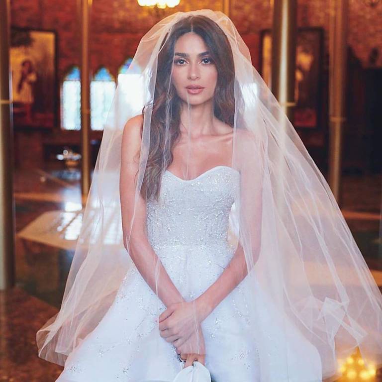 Thaila Ayala com seu vestido de noiva