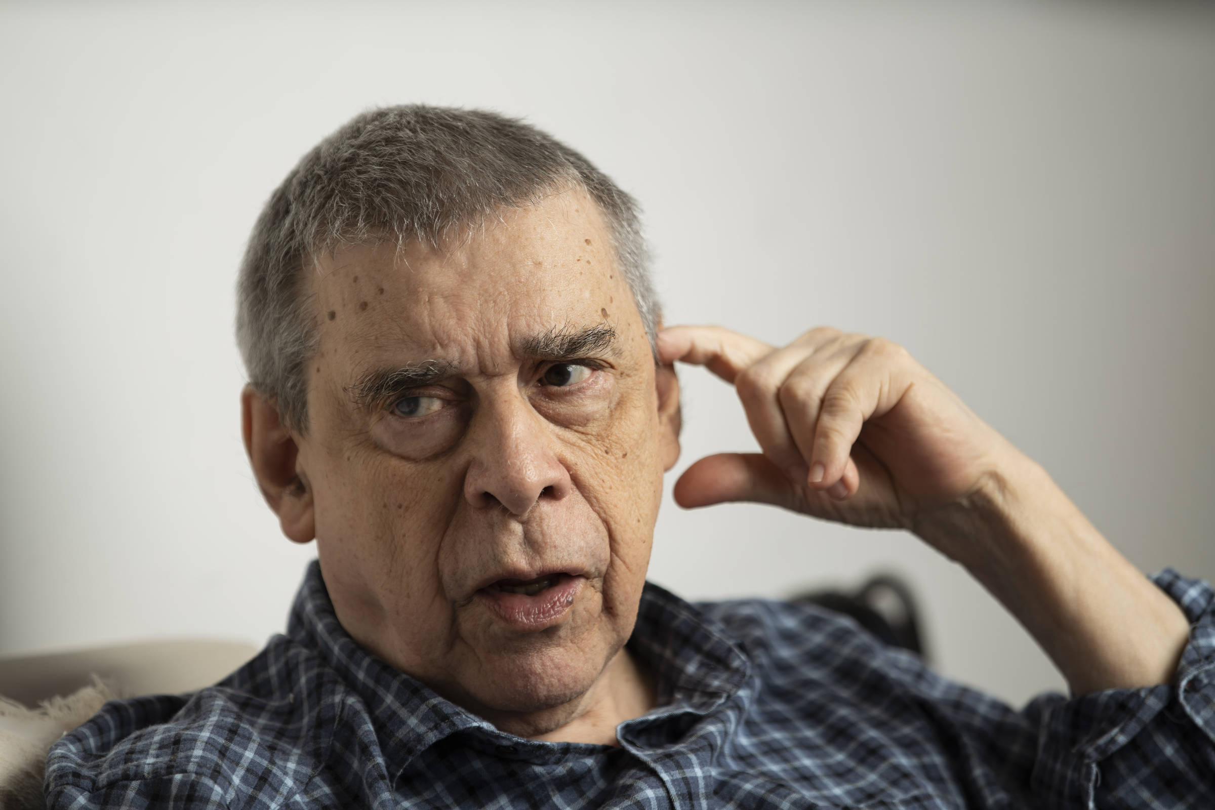 Escritor Sérgio Sant'Anna é internado com sintomas de Covid-19 no Rio