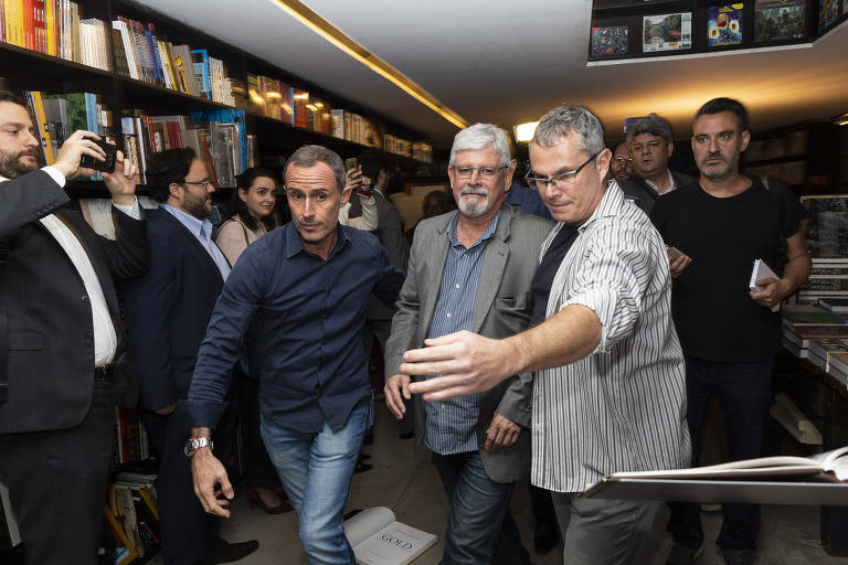 O ex-procurador-geral da República Rodrigo Janot, participa de noite de autógrafos do seu livro, "Nada Menos Que Tudo", na Livraria da Vila, em São Paulo. Evento ficou marcado pela ausência de autoridades e baixo público