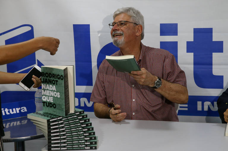Além de São Paulo, o livro teve evento de lançamento em Brasília, no dia seguinte. A noite de autógrafos na capital federal foi mais concorrida, mas também marcada pela baixa presença de autoridades
