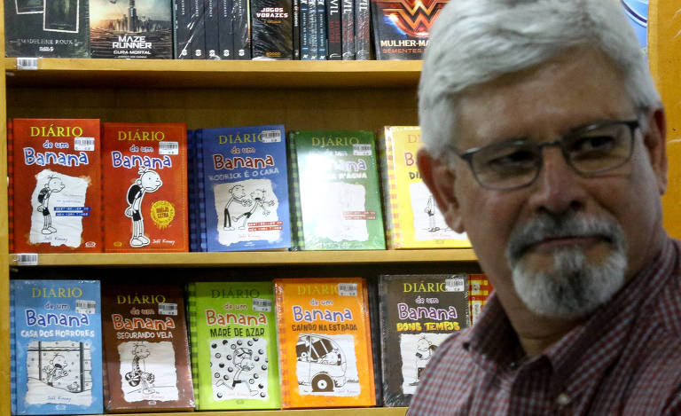 Além de São Paulo, o livro teve evento de lançamento em Brasília, no dia seguinte. A noite de autógrafos na capital federal foi mais concorrida, mas também marcada pela baixa presença de autoridades e pela ausência de colegas do primeiro escalão de Janot na sua gestão na PGR