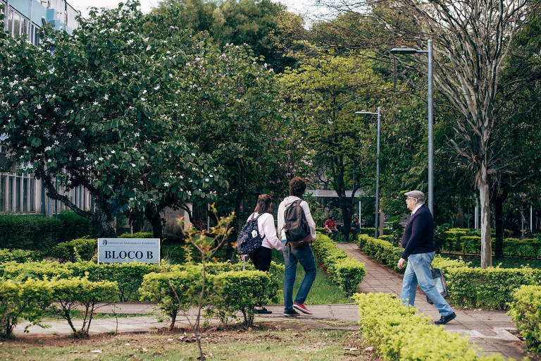 Após protestos da comunidade científica, o governo prometeu retirar o trecho que previa a retirada do superávit financeiro (sobra orçamentária) das universidades estaduais e da Fapesp (Fundação de Amparo à Pesquisa de SP) do ano de 2019