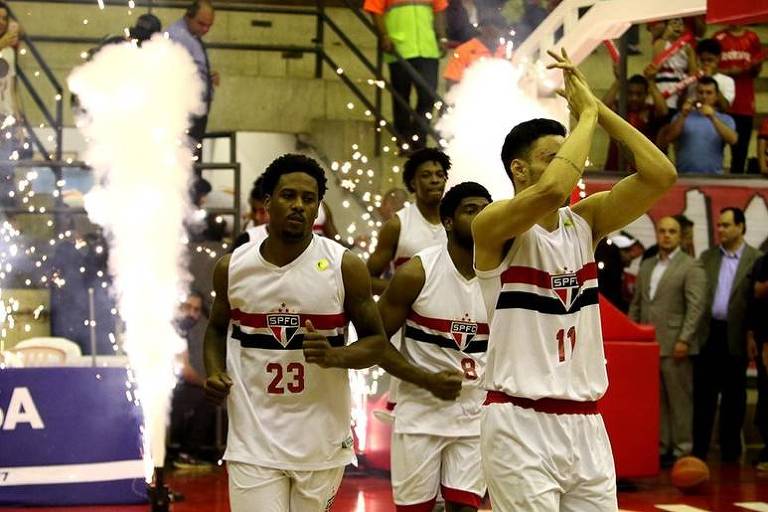 Com novo uniforme, Basquete Tricolor estreia no NBB contra o Rio Claro -  SPFC