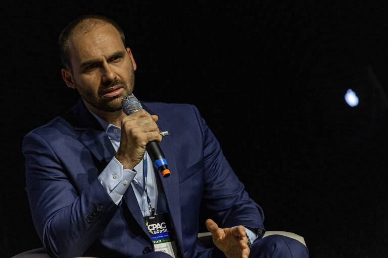 Na abertura da conferência, Eduardo Bolsonaro - deputado e filho do presidente Jair Bolsonaro - afirmou que falta ao Brasil um partido conservador