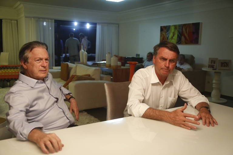 Luciano Bivar e Jair Bolsonaro no dia em que acertaram a entrada do então pré-candidato no PSL
