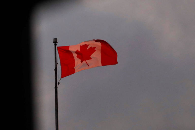 Bandeira do Canadá hasteada