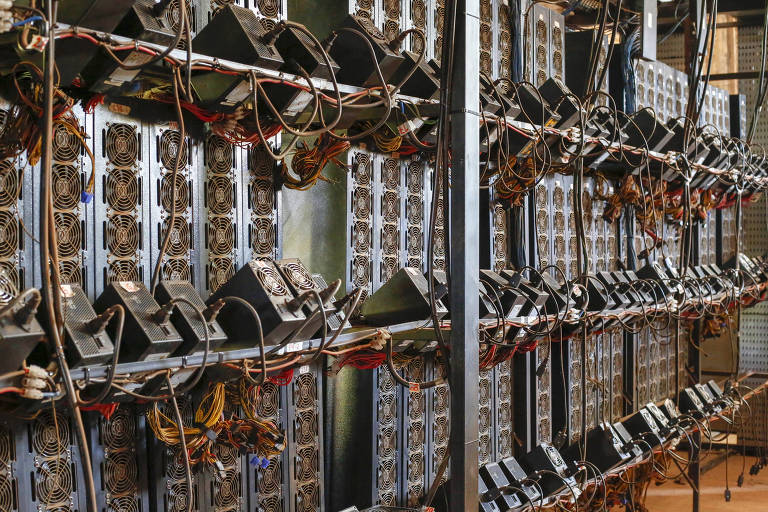 Instalações da empresa de Bitcoin Coin Py, em Ciudad del Este; temperatura no local chega a 40 graus