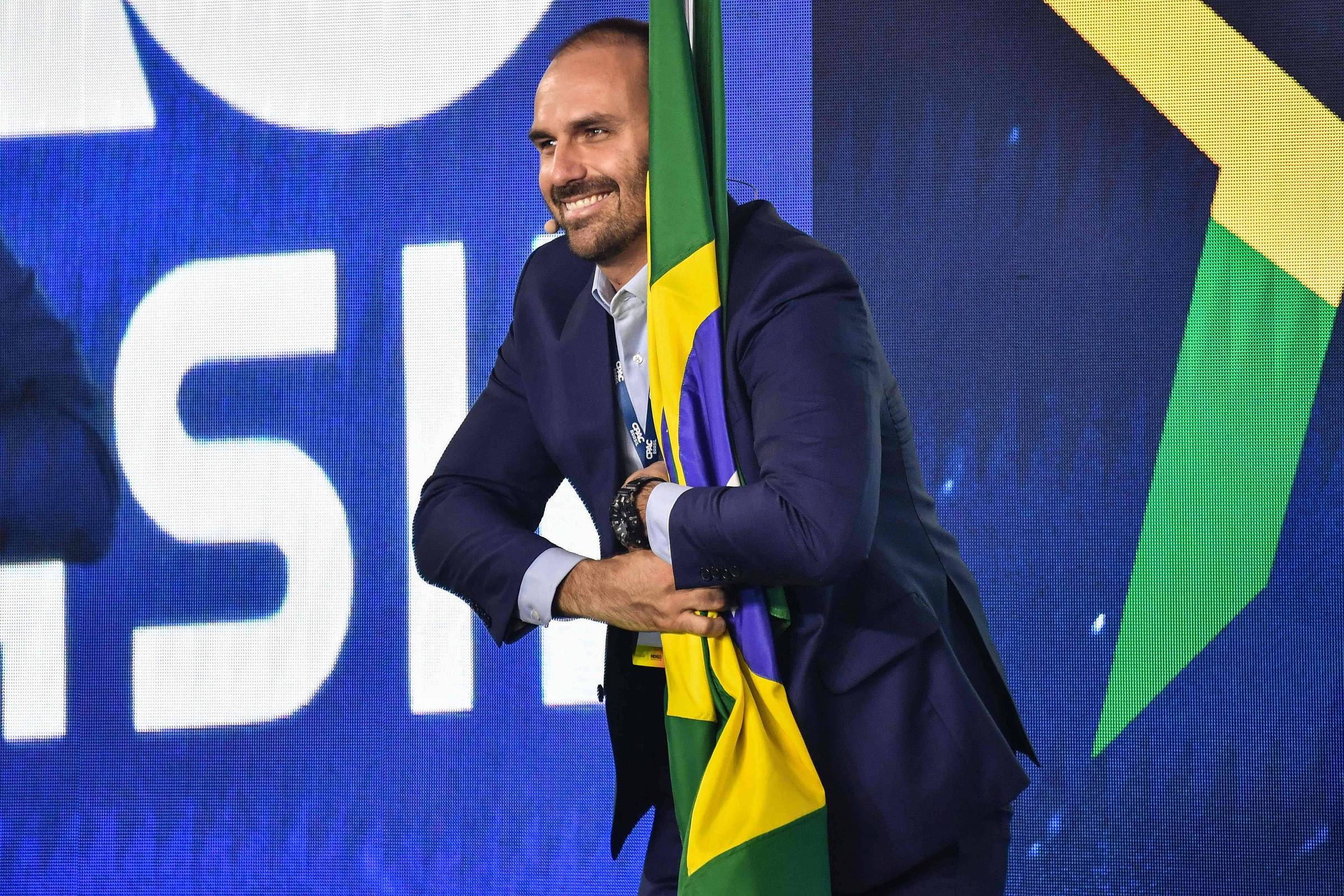 Conservative Event Solidifies Eduardo Bolsonaro as Successor to Father