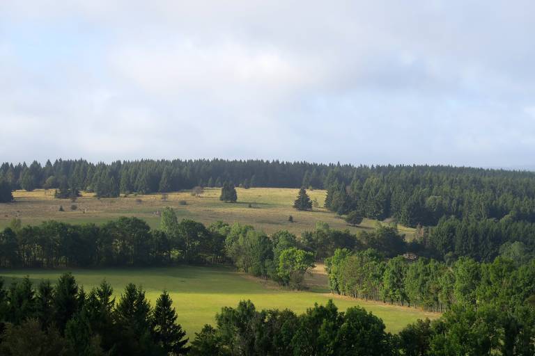 Vista da divisa entre Turíngia e Hesse, estados que eram comunista e capitalista, respectivamente