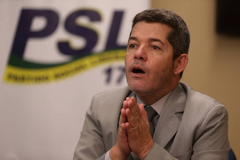 Ala ligada ao presidente Jair Bolsonaro no PSL tenta remover o deputado Delegado Waldir (GO) da liderança do partido na Câmara