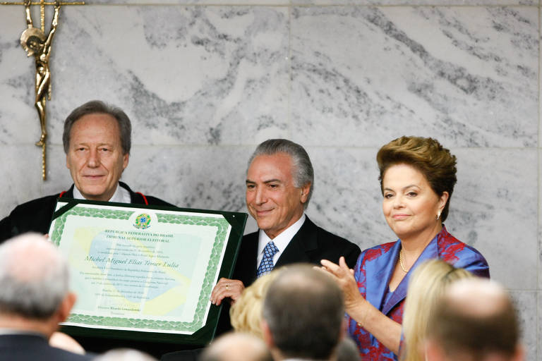 Em 2010, Ricardo Lewandowski participou, como presidente do TSE, da diplomação da presidente eleita Dilma Rousseff e do vice-presidente eleito Michel Temer, na sede do Tribunal