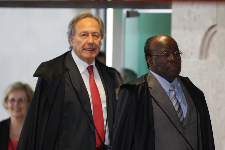 Em 2012, Ricardo Lewandowski foi revisor da Ação Penal 470, conhecida como mensalão. O processo de maior repercussão no Supremo teve embates acalorados entre o relator, o ex-ministro Joaquim Barbosa, e seus colegas, como no caso da manifestação favorável de Lewandowski ao desmembramento da investigação de réus sem foro privilegiado para instâncias inferiores